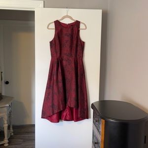 Gorgeous sleeveless dress. Great for all occasions.